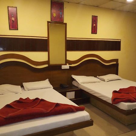 Hotel Diplomat Inn Ню Делхи Екстериор снимка