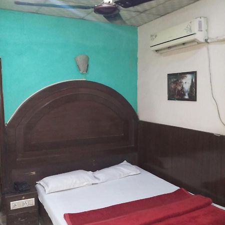 Hotel Diplomat Inn Ню Делхи Екстериор снимка