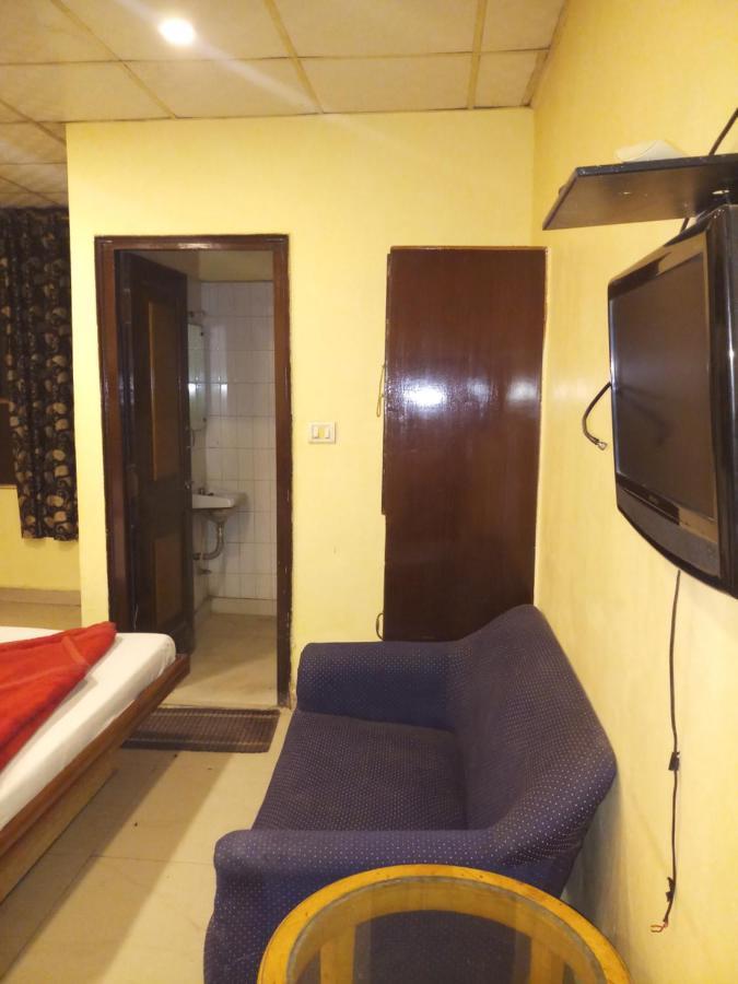 Hotel Diplomat Inn Ню Делхи Екстериор снимка